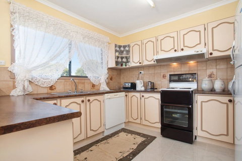 FAMILY GETAWAY - DROMANA - Foster Accommodation 2