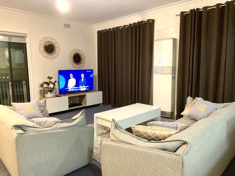 Family Home In Prime Location Melbourne - Foster Accommodation 1