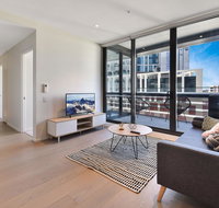 Family Loved-2BR Apt  Docklands - Free Parking - Foster Accommodation