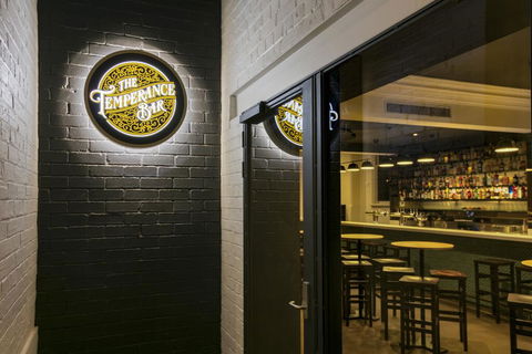 Farmers Home Hotel - Foster Accommodation 1
