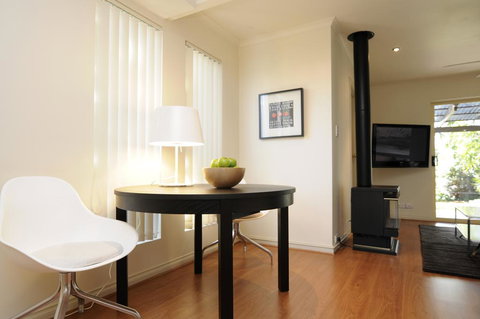 Feathers Serviced Townhouse - Foster Accommodation 2