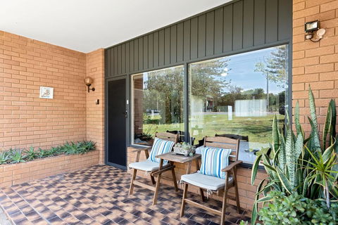 Fi's Beach House - Foster Accommodation 1
