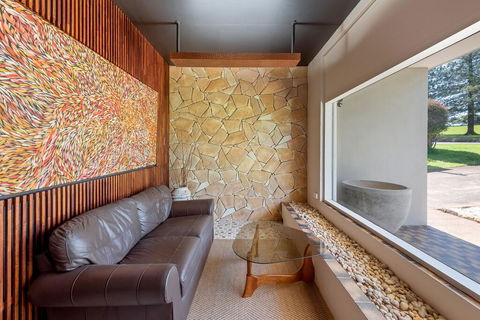 Fi's Relaxing Beach House - Foster Accommodation 3