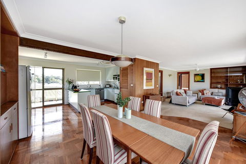 Fi's Relaxing Beach House - Foster Accommodation 1