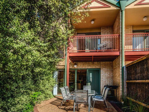 Findlay On The Bay - Foster Accommodation 2