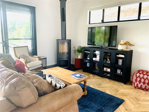 Fletchers Ridge Brand New Luxury Guest House - Foster Accommodation 2