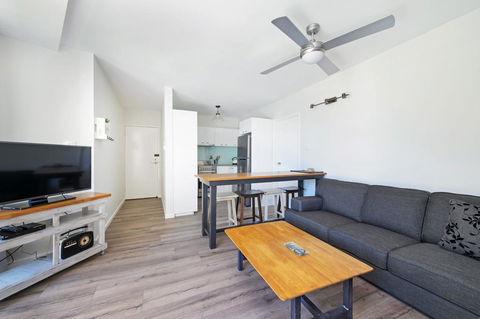 Flynns Beach Apartments 4, 41 Pacific Drive - Foster Accommodation 0