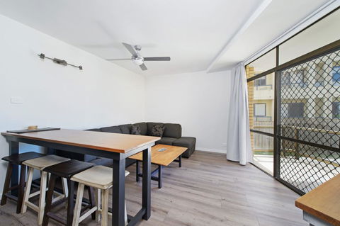 Flynns Beach Apartments 4, 41 Pacific Drive - Foster Accommodation 2