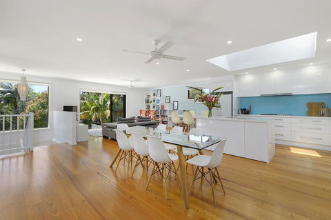 Flynns Beach Retreat - Foster Accommodation 2