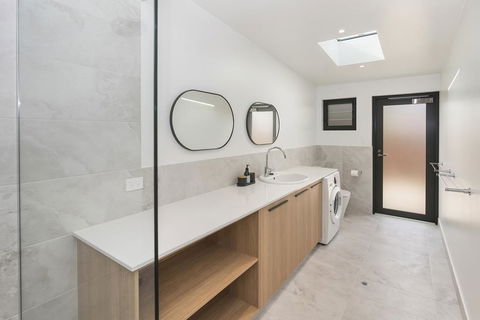 FortyTwo Mini - Foster Accommodation 1