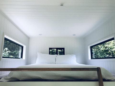 Francisco D'Anconia Tiny House - Foster Accommodation 3