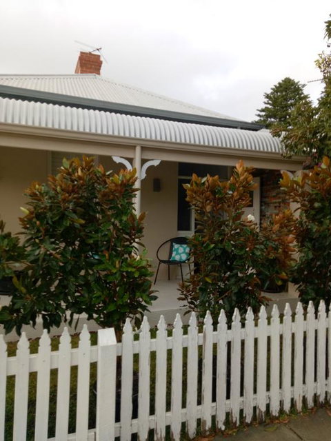 FUNKY COTTAGE - Foster Accommodation 0