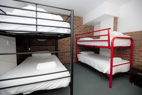 Gables 11 On Clyde Street - Foster Accommodation 2