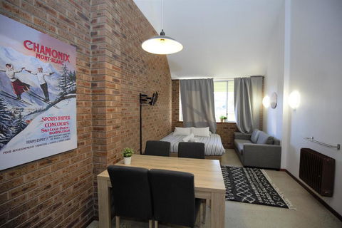 Gables 11 On Clyde Street - Foster Accommodation 3