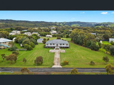 GALBRAITH BEACH STUDIO 1 - Foster Accommodation 1