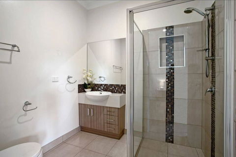 GALBRAITH BEACH STUDIO 2 - Foster Accommodation 2