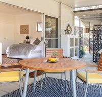 Gartelmann Studio  Gartelmanns Wines walk to The Deck Cafe  Wine tasting - Foster Accommodation