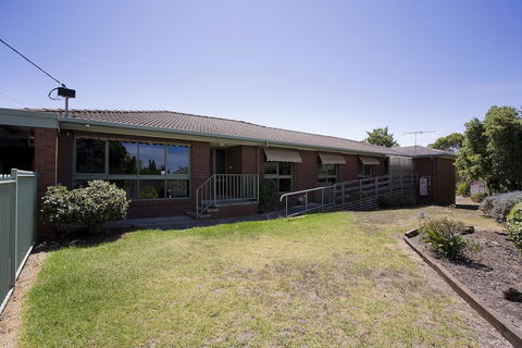 Geelong Holiday Home - Foster Accommodation 2