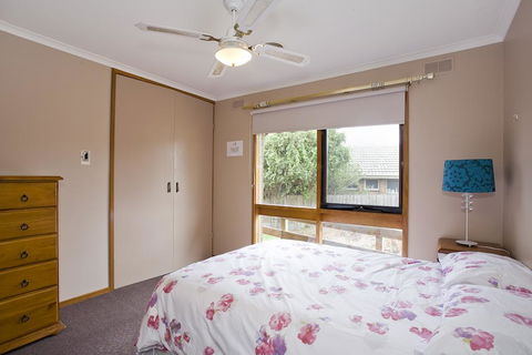 Geelong Holiday Home - Foster Accommodation 1