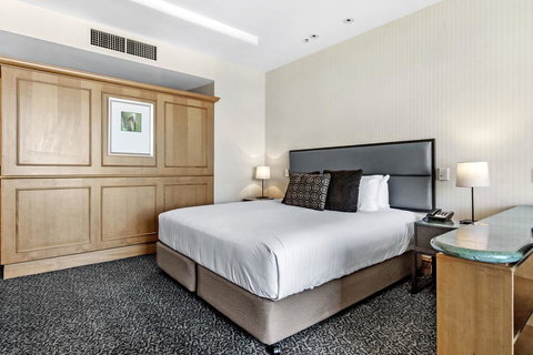 Gold Tower 17th Level Private Hotel Suite - Foster Accommodation 1