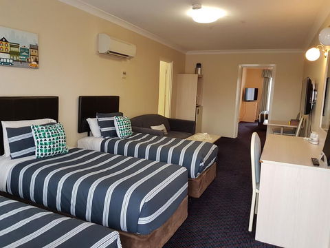 Golden Age Motor Inn - Foster Accommodation 1
