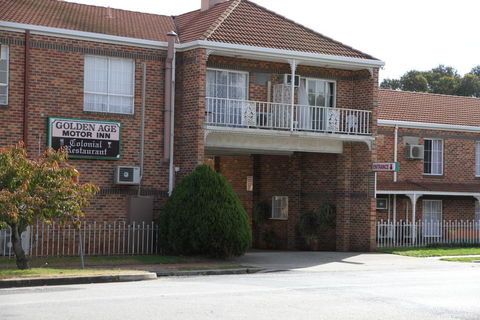 Golden Age Motor Inn - Foster Accommodation 0