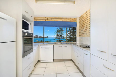 Golden Shores U8, 21 Landsborough Parade - Foster Accommodation 3