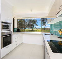 Golden Shores Unit 1 21 Landsborough Parade - Foster Accommodation