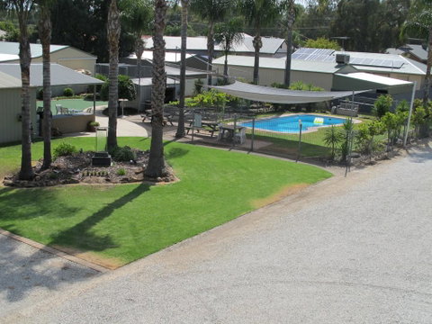 Golfers Lodge Motel - Foster Accommodation 1