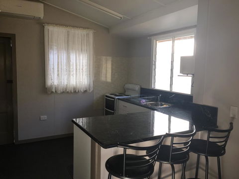 Goondihill Hotel - Foster Accommodation 2