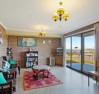 Grandview Apartment - Ocean Views - Foster Accommodation
