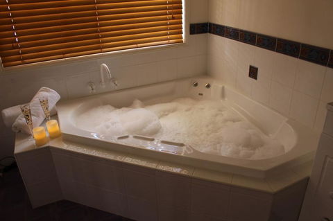 Granite Gardens Cottages & Lake Retreat - Foster Accommodation 2