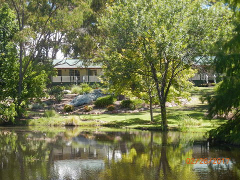 Granite Gardens Cottages & Lake Retreat - Foster Accommodation 0