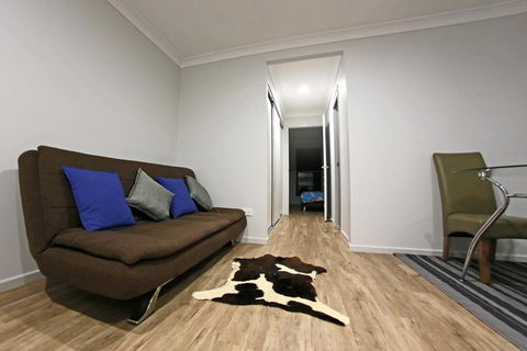 Granny Flat Next To Golf Course - Foster Accommodation 3