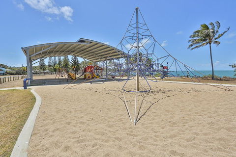 Grasstree Beachfront Shacks - Foster Accommodation 2