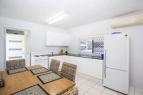 Grasstree Beachfront Shacks - Foster Accommodation 1