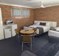 Gunsynd Motor Inn - Foster Accommodation