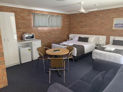 Gunsynd Motor Inn - Foster Accommodation 0