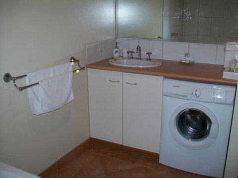 Halls Gap Valley Spa Lodges - Foster Accommodation 1