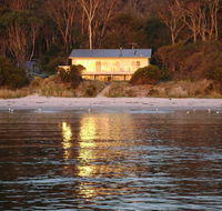 Harpers On The Beach - Foster Accommodation