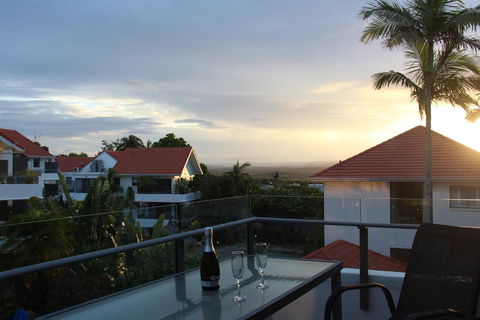 Haven On Noosa Hill - Sunset Views, Pools, Spa - Foster Accommodation 2