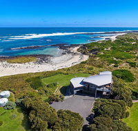 HEARN'S BEACH HOUSE - Foster Accommodation