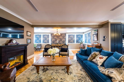 Hedge House - Luxury, Space, Style, Great Location - Foster Accommodation 1