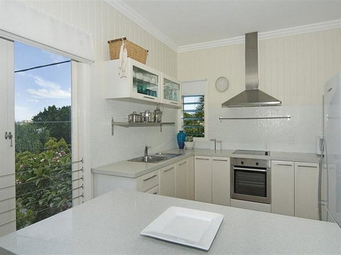 Henzell Street 28. Dicky Beach - Foster Accommodation 3