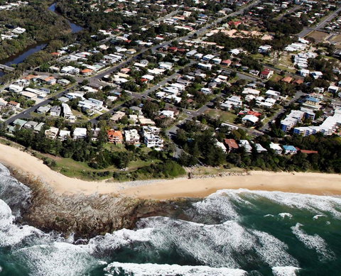 Henzell Street 28. Dicky Beach - Foster Accommodation 1