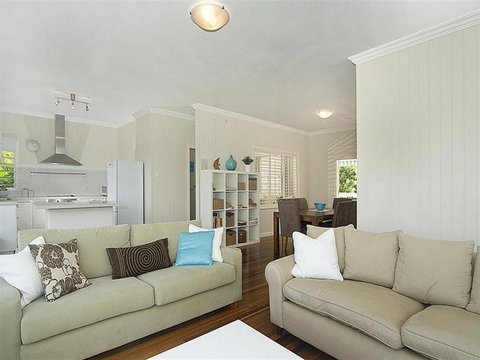 Henzell Street 28. Dicky Beach - Foster Accommodation 2