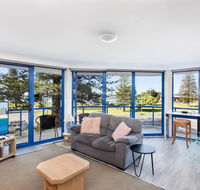 Heritage 202 Overlooking the Water - Foster Accommodation