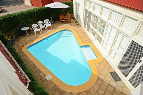 Hi 5 Luxury Holiday Apartments - Foster Accommodation 0