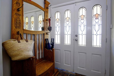 Hideaway - Pacific Palms - Foster Accommodation 1