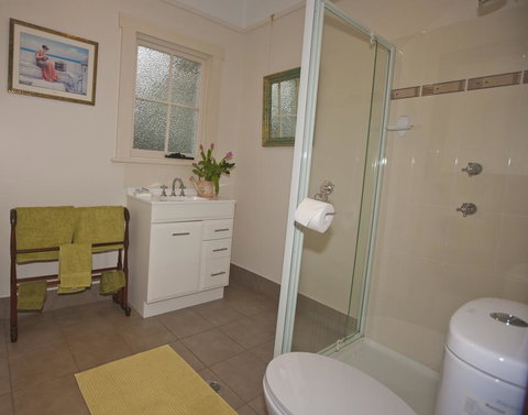 Hillside Cottage - Foster Accommodation 2